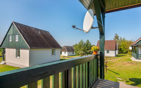 Holiday Hill 58: Propriété, Maison, Vert, Chalet, Bâtiment, Toit, Domicile, Immobilier, Architecture, Herbe