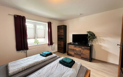 Nürburgblick: Propriété, Fenêtre, Bois, Design Intérieur, Éclairage, Confort, Sol, Plante D'Appartement, Sol