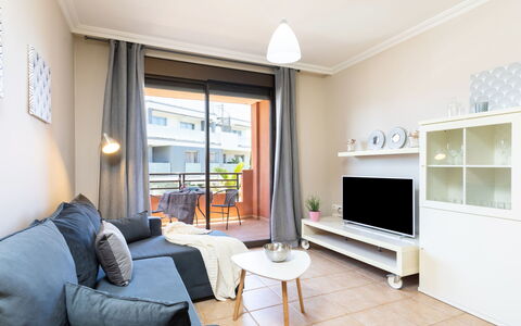 Sunny Tejita: Pièce, Salon, Propriété, Meubles, Design Intérieur, Bâtiment, Maison, Immobilier, Sol, Jaune