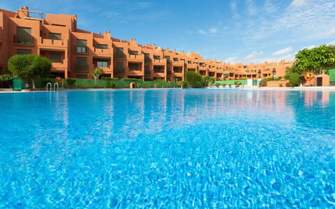 Sunny Tejita: Piscine, Recours, Ville Resort, Bleu Azur, Bâtiment, Ville, Aqua, Loisir, L'Eau, Vacances