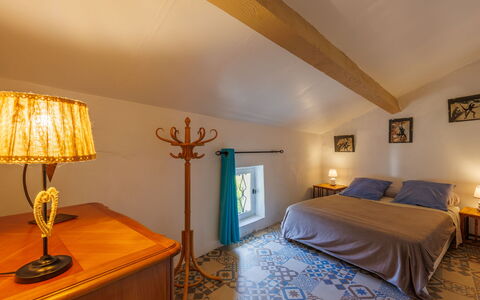 La Volte: Bâtiment, Meubles, Propriété, Table, Confort, Éclairage, Bois, Lampe, Design Intérieur, Maison