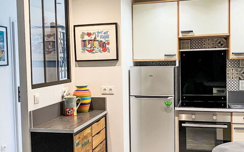 Le Puit Michel: Meubles, Cuisine, Appareil De Cuisine, Design Intérieur, Principaux Appliance, Comptoir, Sol, Bois, Cabinetry, Électroménager