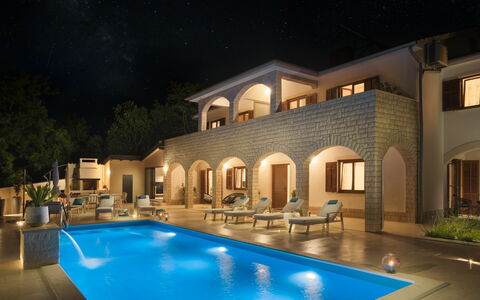 Villa Marina i: Propriété, Piscine, Domicile, Maison, Bâtiment, Éclairage, Immobilier, Biens, Architecture, Éclairage Paysager