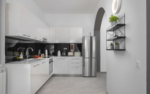 Villa Marina i: Cabinetry, Bâtiment, Comptoir, Appareil De Cuisine, Cuisinière, Design Intérieur, Cuisine, Conception Automobile, Maison