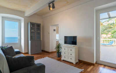 Mare Largo 629.1: Pièce, Meubles, Propriété, Sol, Salon, Parquet, Bâtiment, Design Intérieur, Plafond, Maison