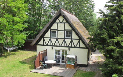 Hühnerhaus: Propriété, Maison, Chalet, Bâtiment, Domicile, Immobilier, Toit, Cabanon, Arbre, Pièce