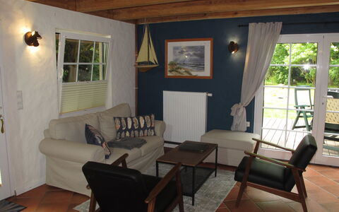 Hühnerhaus: Pièce, Propriété, Meubles, Bâtiment, Salon, Design Intérieur, Plafond, Table, Maison, Sol