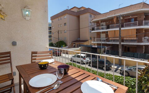 Alda: Propriété, Bâtiment, Appartement, Immobilier, Pièce, Maison, Balcon, Zone Résidentielle, Domicile, Design Intérieur
