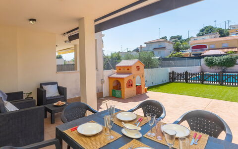 Nova: Propriété, Pièce, Bâtiment, Immobilier, Maison, Design Intérieur, Meubles, Domicile, Table, Architecture