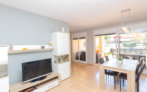 Nova: Meubles, Table, Bâtiment, Canapé, Plante, Bois, Sol, Sol, Salon, Foyer