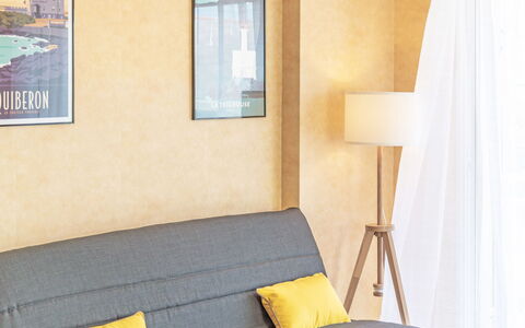 Résidence Ker Eden: Meubles, Pièce, Propriété, Jaune, Lit, Chambre, Design Intérieur, Mur, Sol, Maison