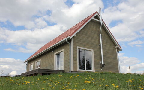 Dom Przy Cisowym Jarze: Nuage, Fleur, Plante, Ciel, Bâtiment, Fenêtre, Maison, Chalet, Lot Terre, Paysage Naturel