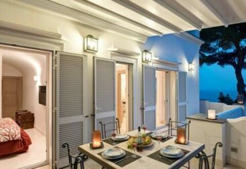 Villa Marina Little Beach: Table, Meubles, Propriété, Bâtiment, Bois, Fenêtre, Orange, Éclairage, Design Intérieur, Sol