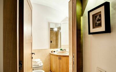 villa-marina-little-beach-capri-villa-bathroom