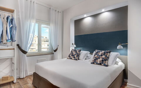 Luxury Blues Apartment: Meubles, Bleu, Confort, Cabinetry, Design Intérieur, Sol, Sol, Fenêtre, Bâtiment