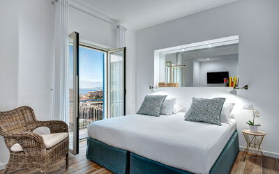 luxury-blues-apartment-sorrento-apartment-bedroom