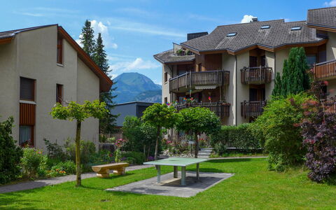 Allmi: Ciel, Plante, Bâtiment, Fenêtre, Nuage, Arbre, Maison, Lot Terre, Design Urbain, Herbe