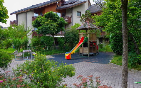 Allmi: Plante, Bâtiment, Propriété, Fenêtre, Arbre, Maison, Ciel, Lot Terre, Design Urbain, Herbe