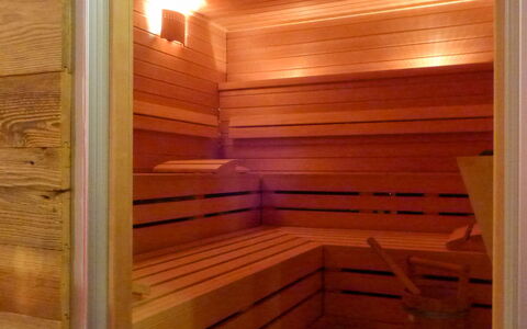 Dione: Sauna, Propriété, Lumber, Bois, Tache De Bois, Pièce, Dur, Design Intérieur, Contre-Plaqué, Escaliers