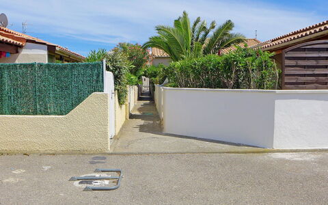 L'Hacienda: Propriété, Mur, Zone Résidentielle, Architecture, Maison, Immobilier, Bâtiment, Arbre, Domicile, Lot Terre