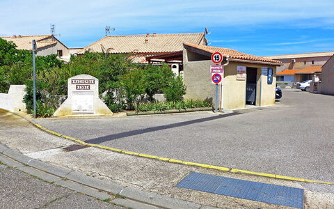 L'Hacienda: Propriété, Maison, Zone Résidentielle, Ciel, Ville, Domicile, Architecture, Immobilier, Bâtiment, Route
