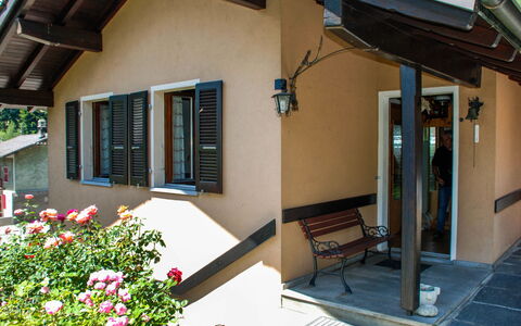 La Casina: Propriété, Bâtiment, Maison, Immobilier, Domicile, Porche, Façade, Patio, Cour, Villa