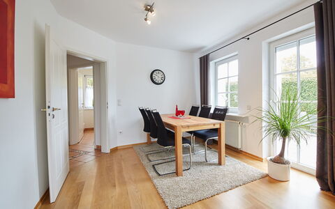 Am Golf- und Reitpark: Pièce, Propriété, Meubles, Sol, Salon, Design Intérieur, Bâtiment, Parquet, Dur, Maison