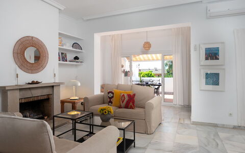 Sol de Estepona: Meubles, Design Intérieur, Sol, Sol, Plafond, Canapé, Table, Bois, Salon, Chaise