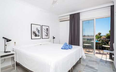Sol de Estepona: Chambre, Meubles, Pièce, Lit, Propriété, Drap De Lit, Cadre De Lit, Sol, Design Intérieur, Matelas