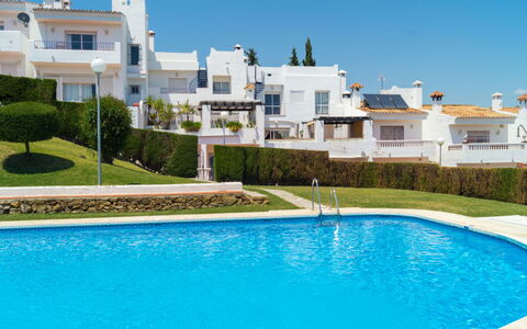 Sol de Estepona: Propriété, Piscine, Immobilier, Zone Résidentielle, Bâtiment, Recours, Maison, Appartement, Ville, Bleu Azur