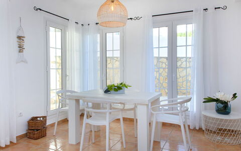 Calpe Calp 463: Meubles, Design Intérieur, Sol, Table, Bois, Chaise, Sol, Plafond, Salle À Manger, Éclairage