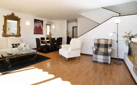 Bernia Golf: Pièce, Salon, Design Intérieur, Meubles, Sol, Propriété, Bâtiment, Parquet, Plafond, Dur