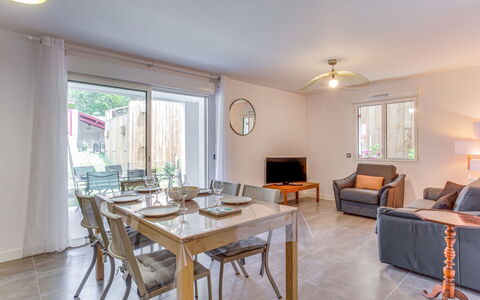 Hossegor 770: Pièce, Propriété, Meubles, Design Intérieur, Bâtiment, Salle À Manger, Sol, Table, Plafond, Maison