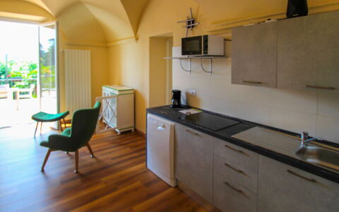 Porto Valtravaglia 105: Comptoir, Pièce, Meubles, Sol, Propriété, Bâtiment, Cuisine, Cabinetry, Design Intérieur, Dur