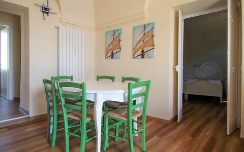 Porto Valtravaglia 105: Pièce, Propriété, Meubles, Sol, Parquet, Salle À Manger, Dur, Bâtiment, Design Intérieur, Table