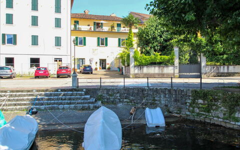 Porto Valtravaglia 105: L'Eau, Voie Navigable, Réflexion, Canal, Ville, Architecture, Arbre, Bâtiment, Rivière, Maison
