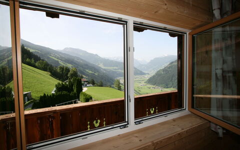 Kröll: Jour, Propriété, Ciel, Bâtiment, Bois, Arbre, Ombre, Fenêtre, Montagne