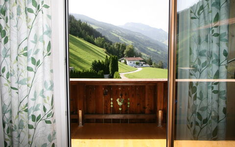 Kröll: Propriété, Plante, Bâtiment, Bois, Design Intérieur, Architecture, Fenêtre, Ombre, Ciel, Arbre