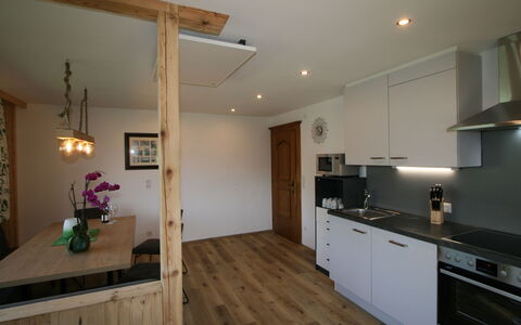 Kröll: Cabinetry, Comptoir, Bois, Éclairage, Tiroir, Cuisine, Architecture, Bâtiment, Sol