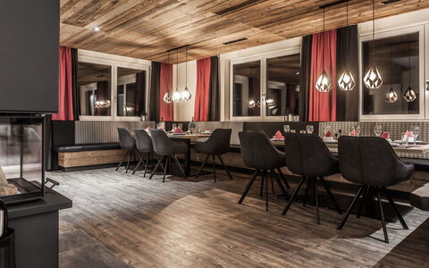 Montafon: Sol, Design Intérieur, Pièce, Bâtiment, Parquet, Revêtement De Sol Stratifié, Propriété, Sol, Domicile, Dur