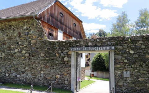 Sachsenburg - Drautal 10: Nuage, Ciel, Plante, Bâtiment, Fenêtre, Lot Terre, Arbre, Chalet, Herbe, Maison