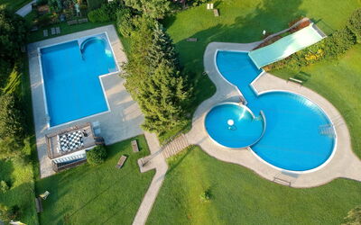 Sachsenburg - Drautal 10: Propriété, Piscine, Vue Du Ciel, Biens, Loisir, Design Urbain, Herbe, Arbre, Immobilier, Lot Terre