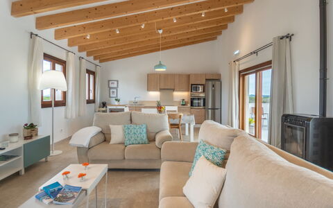 Son Vivot: Salon, Propriété, Pièce, Design Intérieur, Meubles, Bâtiment, Plafond, Maison, Domicile, Immobilier