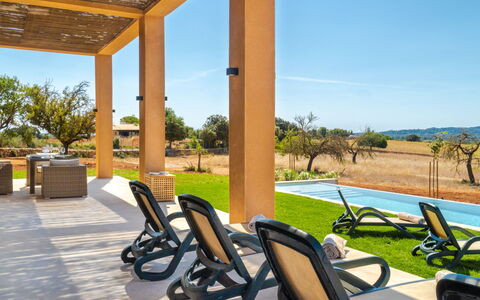 Can Navarro: Ciel, Plante, Propriété, Ombre, Mobilier De Jardin, Architecture, Bois, Arbre, Balancelle, Loisir
