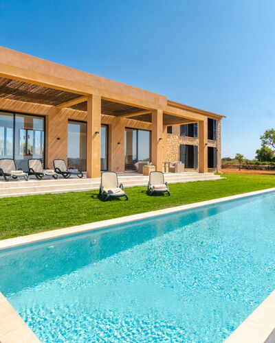 Can Navarro: Propriété, Bâtiment, Piscine, Maison, Immobilier, Domicile, Architecture, Villa, Biens, Miroir D'Eau
