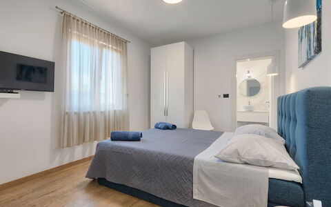 Vine: Chambre, Meubles, Pièce, Lit, Propriété, Design Intérieur, Drap De Lit, Sol, Cadre De Lit, Plafond