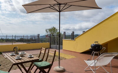 San Bartolomeo al Mare 639: Parapluie, Meubles, Propriété, Table, Toit, Ombre, Patio, Bâtiment, Architecture, Maison
