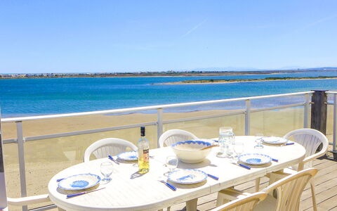 Laguna Beach: L'Eau, Ciel, Table, Meubles, Propriété, Chaise, Bleu Azur, Bleu, Mobilier De Jardin, Bâtiment