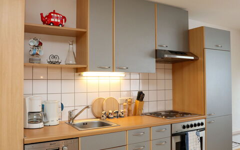 Annis Nest: Cabinetry, Comptoir, Pièce, Cuisine, Meubles, Propriété, Cuisinière, Principaux Appliance, Placard, Design Intérieur