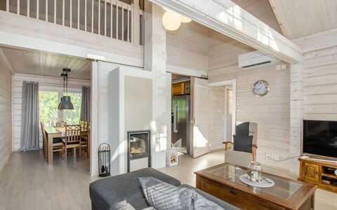 Villa Valo: Balcon, Appartement, Ombre, Verre, Condominium, Balustrade, Porche, Daylighting, Plate-Forme, Mobilier De Jardin